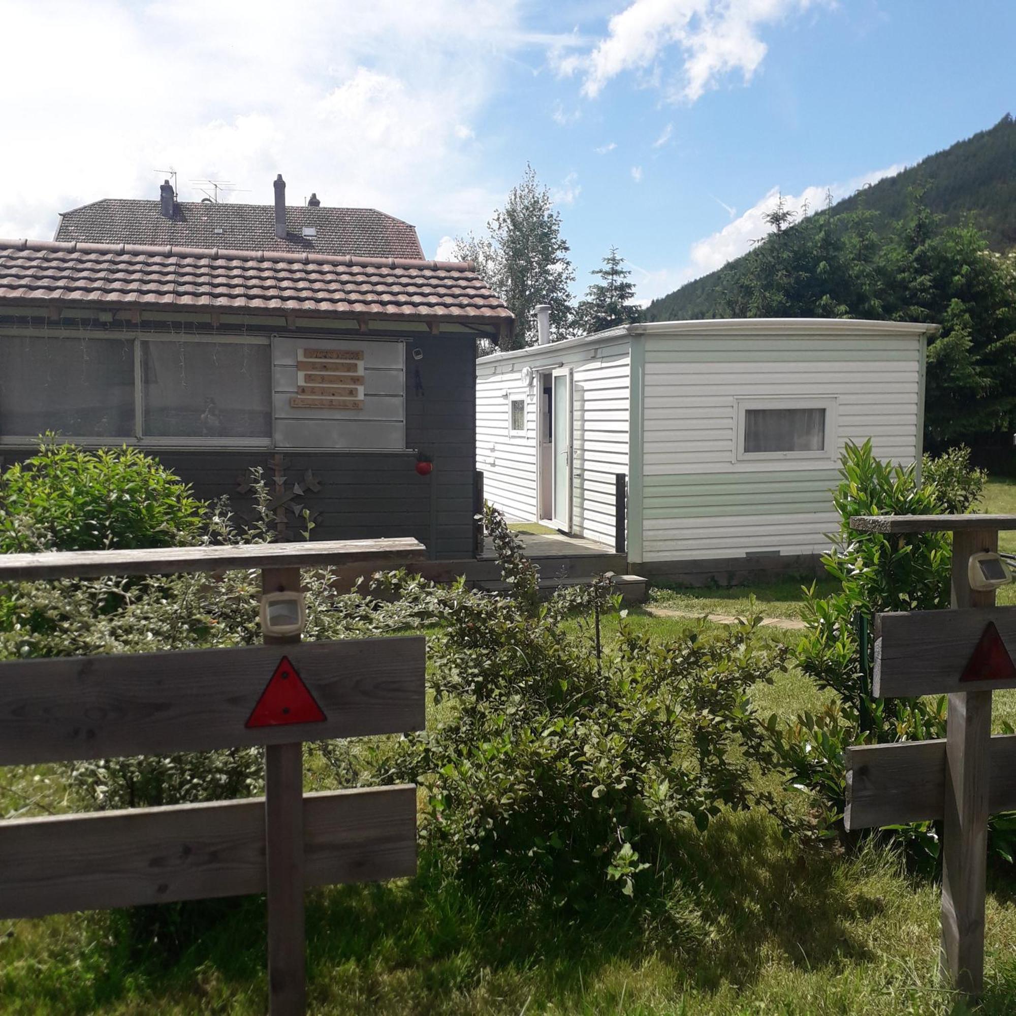 Gites, Les Jonquilles, Le Sagard Et Bungalow Les Brimbelles, Nature Et Detente La Houssiere Dış mekan fotoğraf